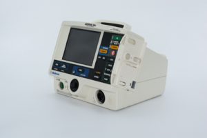 Medtronic-Physio-Control-Lifepak-20E-desfibrilador-lado-izquierdo