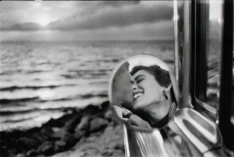 Día Internacional del Beso 12 Elliott Erwitt California Kiss